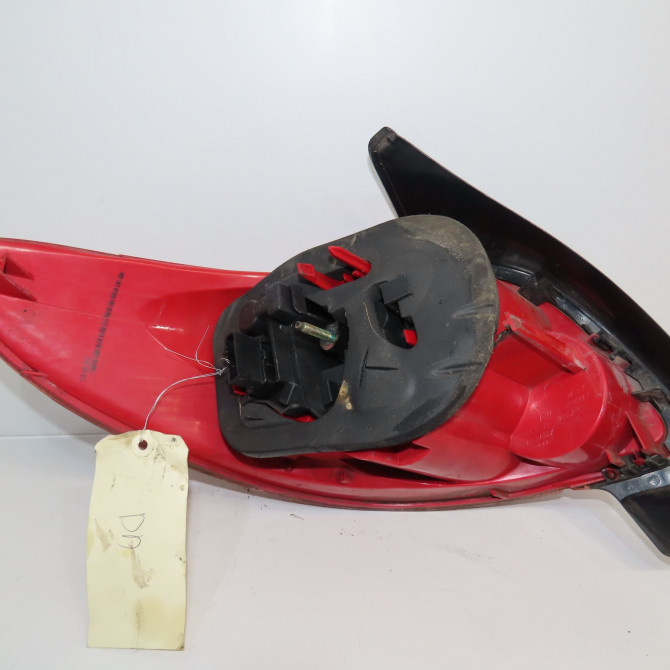 Feu arrière droit occasion PEUGEOT 206 Phase 2 02-2003->02-2009 1.4 HDI 70ch 6351S0 2