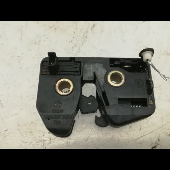 Serrure hayon occasion VOLKSWAGEN POLO III Phase 2 11-1999->12-2001 1.4 6X0827505A 2