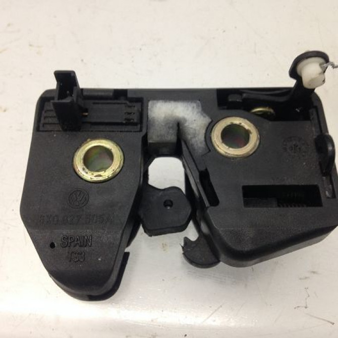 Serrure hayon occasion VOLKSWAGEN POLO III Phase 2 11-1999->12-2001 1.4 6X0827505A 2
