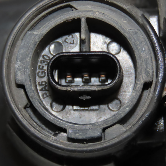 Phare longue portee avant gauche occasion TESLA 3