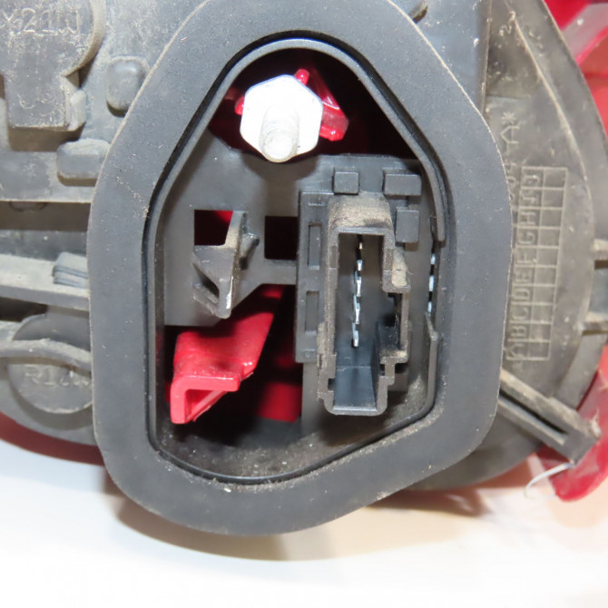 Feu arrière droit occasion PEUGEOT 208 208 Phase 1 2012-03-01->2015-09-30 1.2 VTI 82ch 9672628380 3