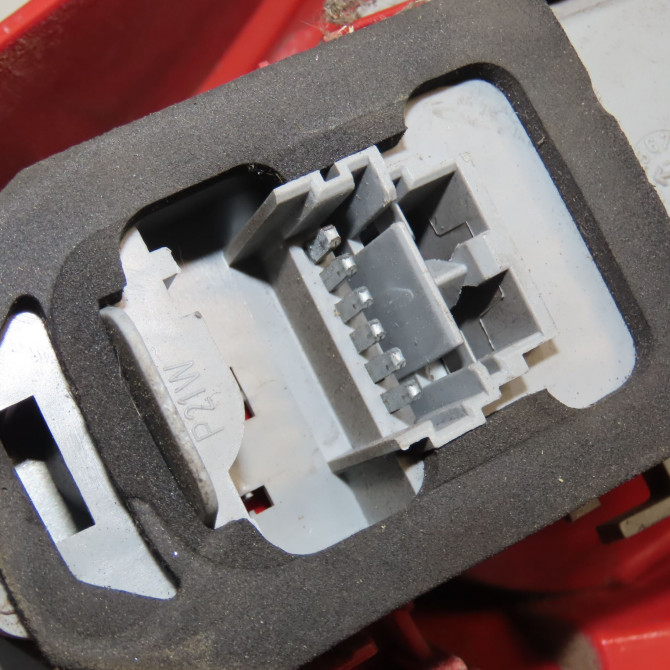 Feu arrière droit occasion RENAULT CLIO II Phase 2 06-2001->07-2006 1.5 DCI 65ch 8200917487 3