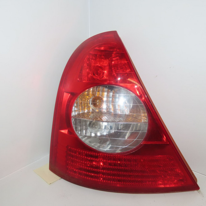 Feu arrière gauche occasion RENAULT CLIO II Phase 2 06-2001->07-2006 1.5 DCI 65ch 8200917488 1