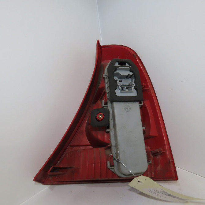 Feu arrière gauche occasion RENAULT CLIO II Phase 2 06-2001->07-2006 1.5 DCI 65ch 8200917488 2