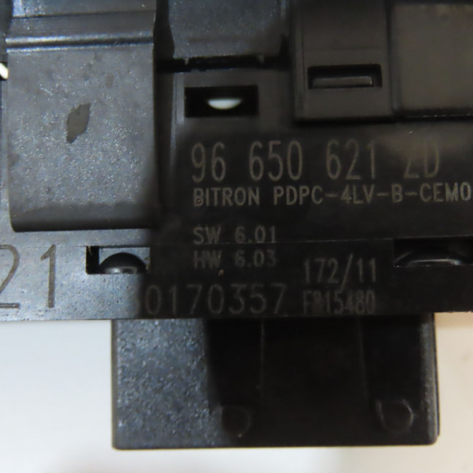 Commande lève-glace porte avant gauche occasion PEUGEOT 3008 I Phase 1 04-2009->12-2013 6490X6 3