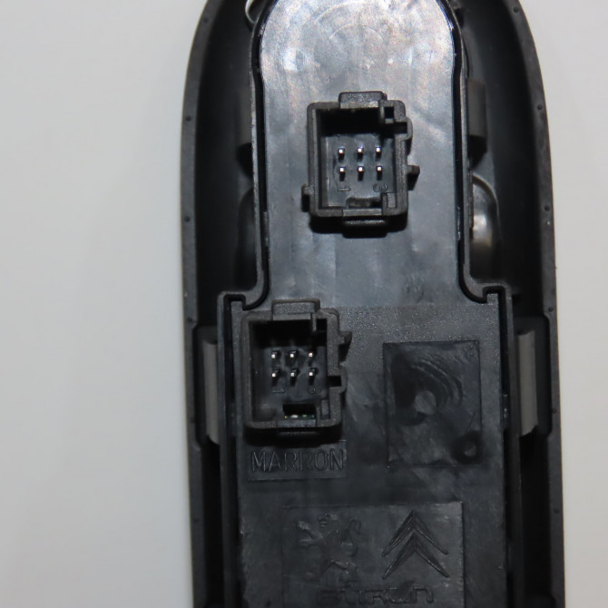 Commande lève-glace porte avant gauche occasion PEUGEOT 3008 I Phase 1 04-2009->12-2013 6490X6 6