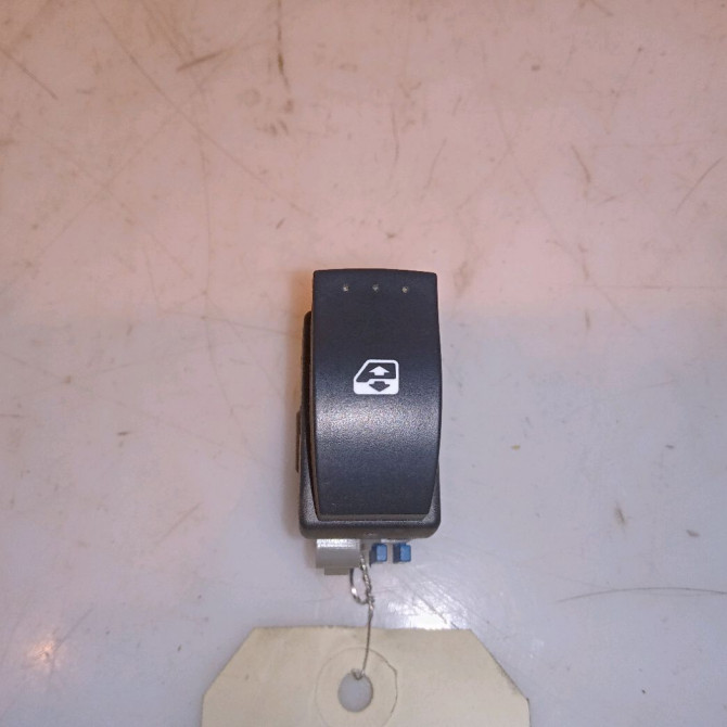 Commande lève-glace porte avant droite occasion RENAULT KANGOO II Phase 1 01-2008->03-2013 1.5 DCI 85ch 8200476809 1