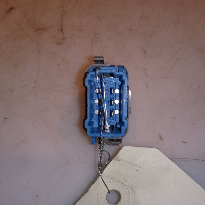 Commande lève-glace porte avant droite occasion RENAULT KANGOO II Phase 1 01-2008->03-2013 1.5 DCI 85ch 8200476809 2