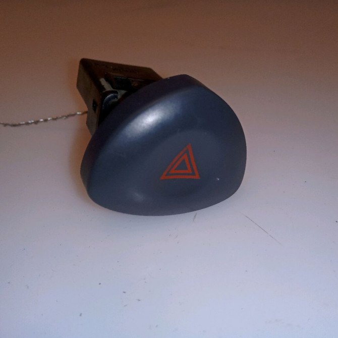 Bouton de warning occasion RENAULT CLIO II Phase 2 06-2001->07-2006 1.5 DCI 70ch 8200634256 1