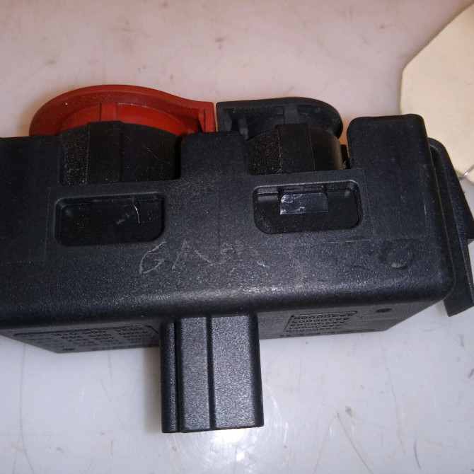 Bouton de warning occasion RENAULT KANGOO II Phase 1 01-2008->03-2013 1.5 DCI 85ch 252105246R 3