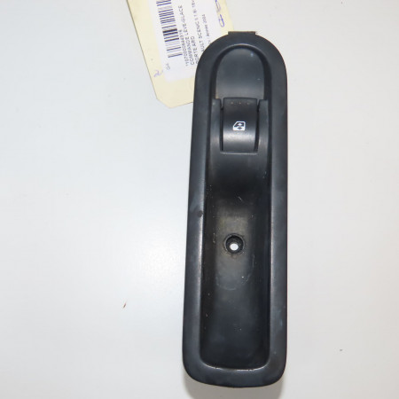 Commande leve-glace porte arrière droite occasion RENAULT SCENIC II Phase 1 03-2004->09-2006 1.6i 16v 8200315029