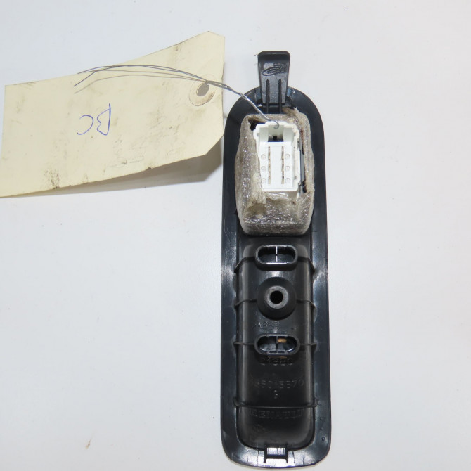 Commande leve-glace porte arrière droite occasion RENAULT SCENIC II Phase 1 03-2004->09-2006 1.6i 16v 8200315029 2