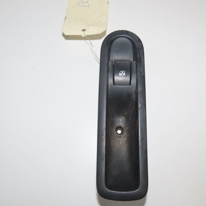 Commande leve-glace porte arrière gauche occasion RENAULT SCENIC II Phase 1 03-2004->09-2006 1.6i 16v 8200315029 1