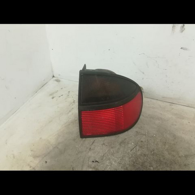 Feu arrière droit occasion RENAULT LAGUNA I Phase 1 01-1994->04-1998 2.2 DT 7701038274 1