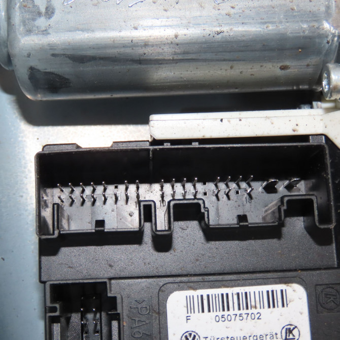 Mecanisme+moteur leve-glace avg occasion VOLKSWAGEN EOS Phase 1 04-1995->04-1999 2.0 TDI 140ch 1Q0837461G 3