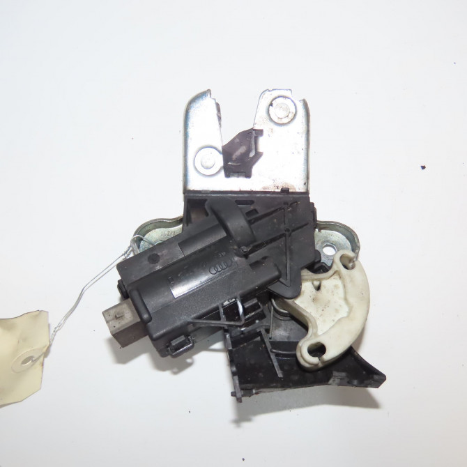 Serrure coffre arrière occasion VOLKSWAGEN EOS Phase 1 04-1995->04-1999 2.0 TDI 140ch 4F5827505D 2