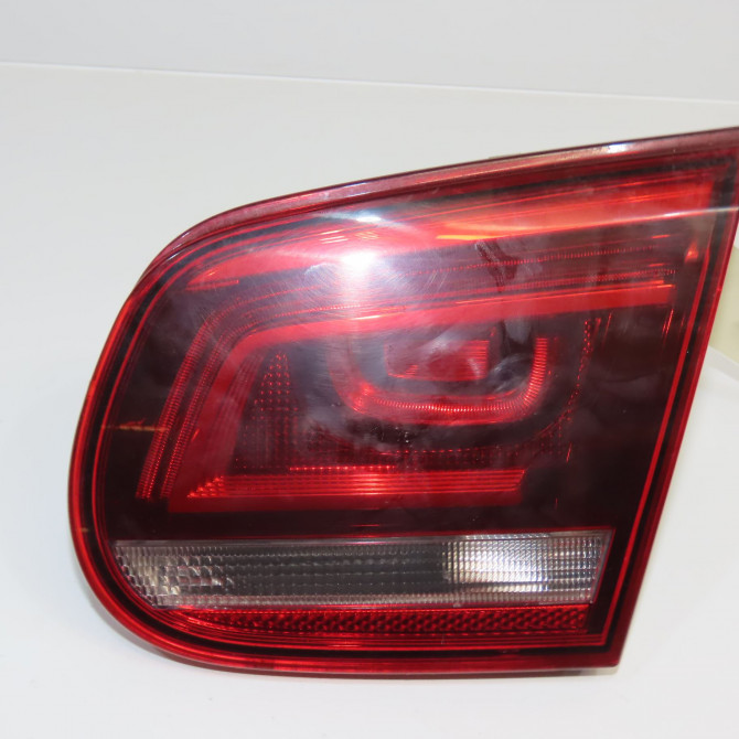 Feu arrière intérieur droit occasion VOLKSWAGEN EOS Phase 1 04-1995->04-1999 2.0 TDI 140ch 1Q0945094AD 1