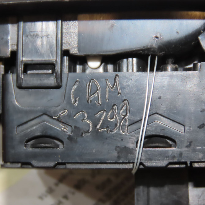 Commande lève-glace porte avant gauche occasion PEUGEOT 208 208 Phase 1 2012-03-01->2015-09-30 1.4 HDI 68ch 96751129ZD 4