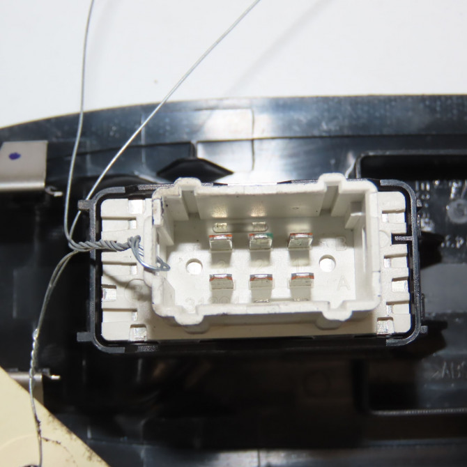 Commande lève-glace porte avant droite occasion PEUGEOT 208 208 Phase 1 2012-03-01->2015-09-30 1.4 HDI 68ch 96751118ZD 3