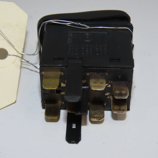 Bouton de warning occasion VOLKSWAGEN POLO III Phase 1 10-1994->11-1999 1.4 60ch 6N1953235B41 2