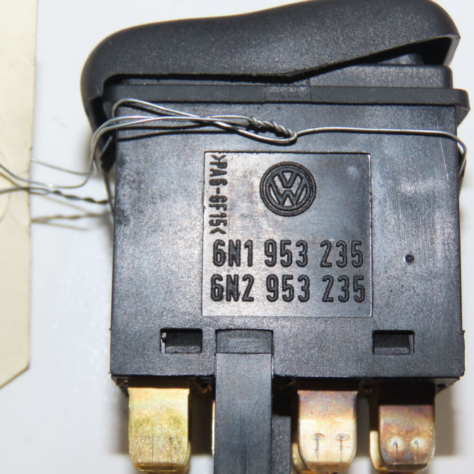 Bouton de warning occasion VOLKSWAGEN POLO III Phase 1 10-1994->11-1999 1.4 60ch 6N1953235B41 3