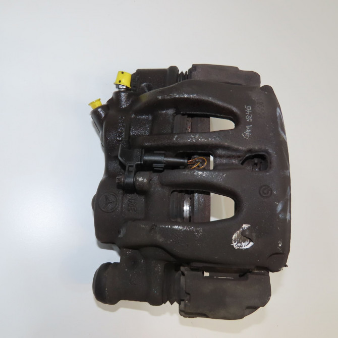 Etrier de frein avant droit occasion MERCEDES 9074215200 1