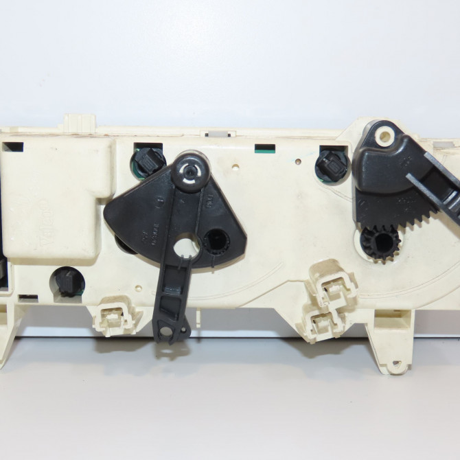 Commande de chauffage occasion RENAULT MEGANE I Phase 1 11-1995->03-1999 1.6i 7701041846 2