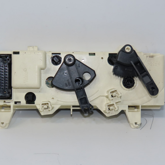 Commande de chauffage occasion RENAULT MEGANE I Phase 1 11-1995->03-1999 1.6i 7701041846 2