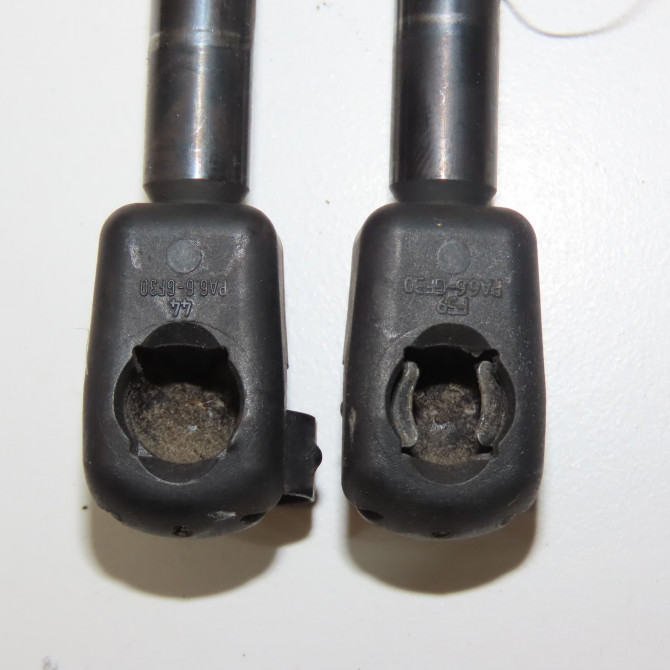 Verin droit hayon occasion VOLKSWAGEN TOURAN II Phase 1 09-2010->12-2015 2.0 TDI 140ch 1T0827550H 2