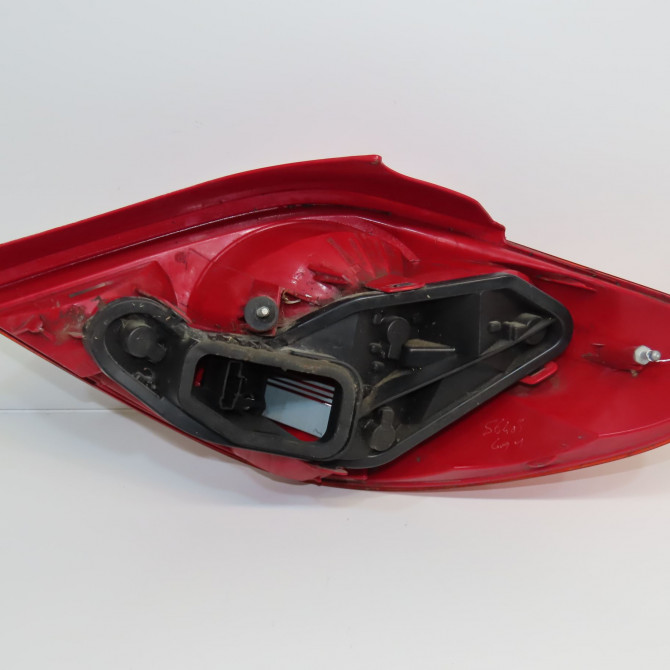 Feu arrière gauche occasion PEUGEOT 207 Phase 1 04-2006->06-2013 1.4i 75ch 6350Y7 2