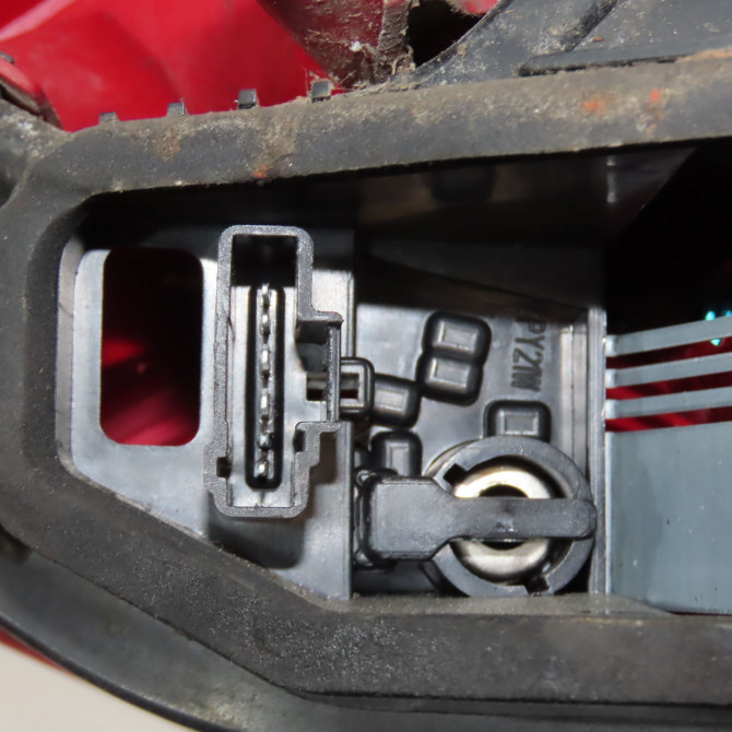 Feu arrière gauche occasion PEUGEOT 207 Phase 1 04-2006->06-2013 1.4i 75ch 6350Y7 3