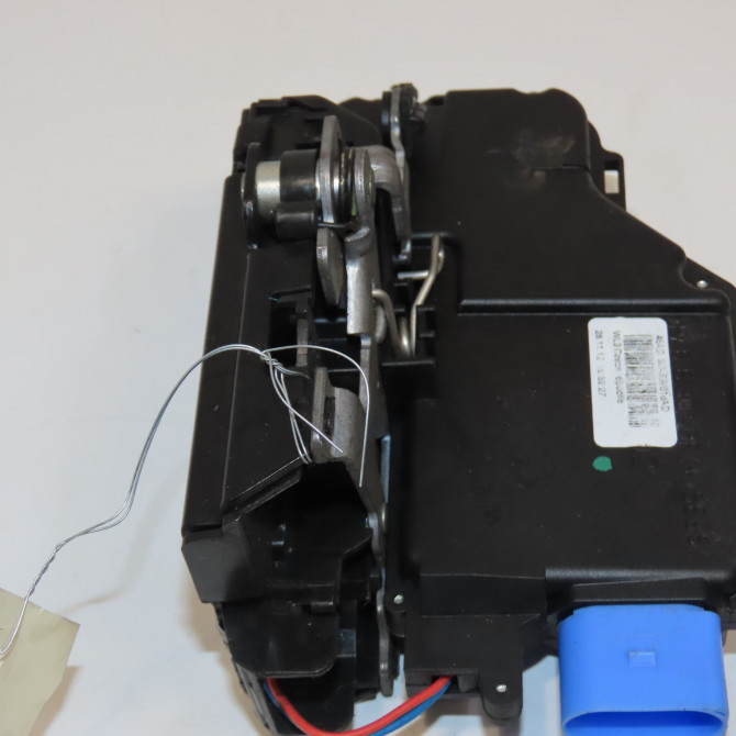 Serrure porte ard occasion VOLKSWAGEN TOURAN II Phase 1 09-2010->12-2015 2.0 TDI 140ch 3D4839016K 2