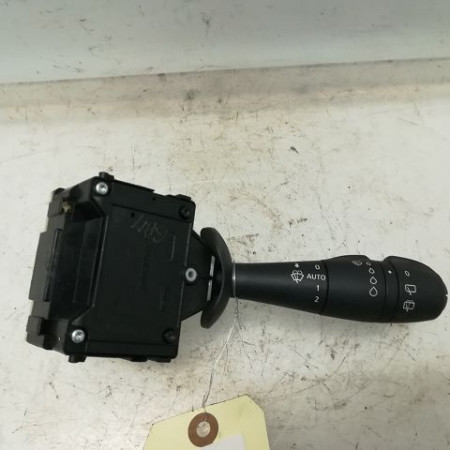 Commande essuie glace occasion RENAULT CAPTUR Phase 1 02-2013->... 1.2i 118 16V 8201168016