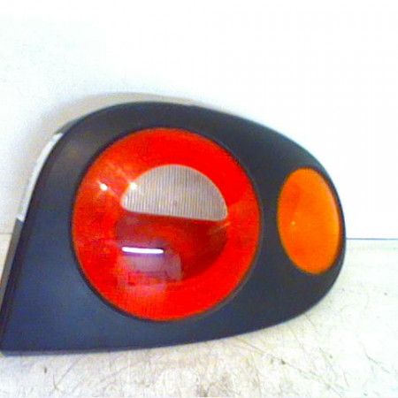Feu arrière droit occasion RENAULT MEGANE I Phase 1 11-1995->03-1999 1.6 7701040606