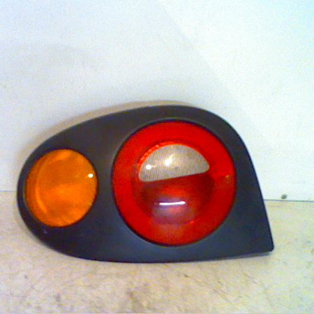 Feu arrière gauche occasion RENAULT MEGANE I Phase 1 11-1995->03-1999 1.6 7701040608