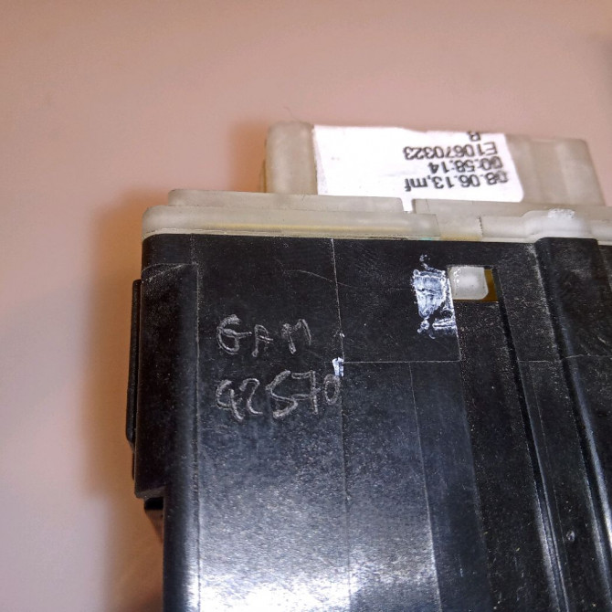 Commande essuie glace occasion RENAULT CAPTUR Phase 1 02-2013->... 1.5 DCI 90ch 8201168016 4