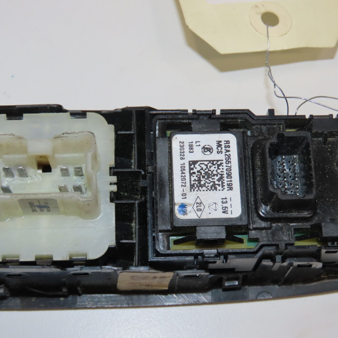 Commande lève-glace porte avant gauche occasion DACIA DUSTER II Phase 1 10-2017->... 254112588R 4