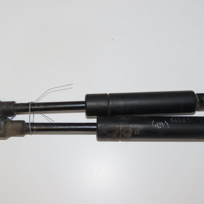 Verin droit coffre arrière occasion RENAULT MEGANE I Phase 1 11-1995->03-1999 1.6i 7700838487 1