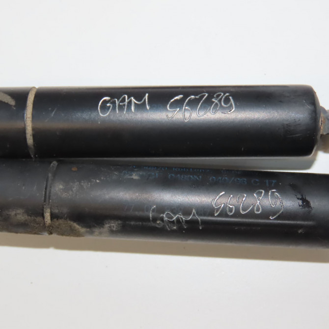 Verin droit coffre arrière occasion RENAULT MEGANE I Phase 1 11-1995->03-1999 1.6i 7700838487 2