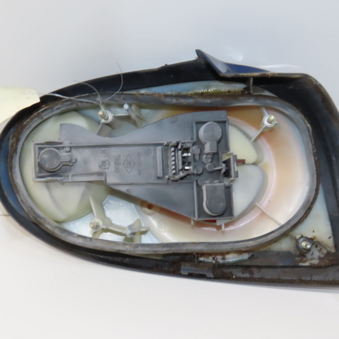 Feu arrière droit occasion RENAULT MEGANE I Phase 1 11-1995->03-1999 1.6i 7701040606 2