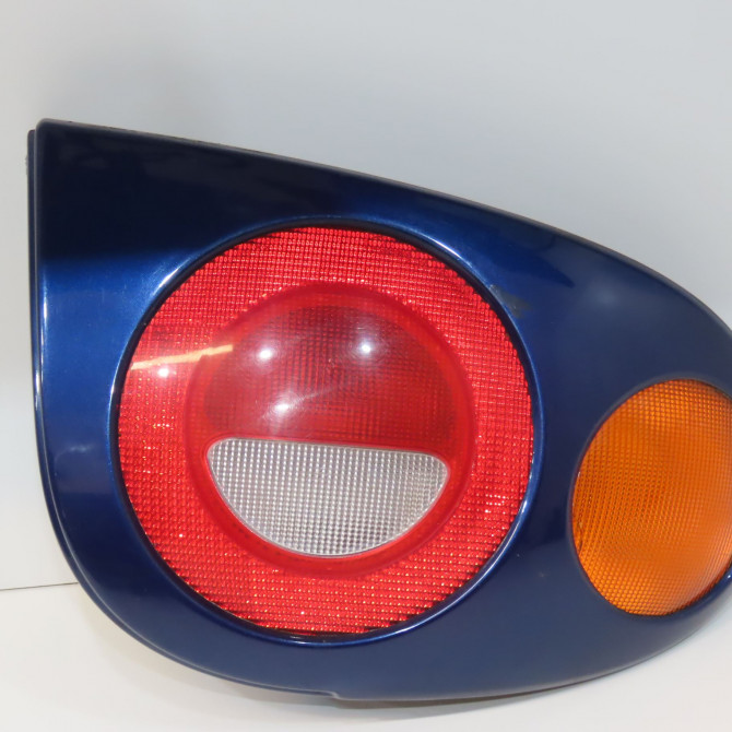 Feu arrière gauche occasion RENAULT MEGANE I Phase 1 11-1995->03-1999 1.6i 7701040608 1