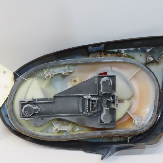 Feu arrière gauche occasion RENAULT MEGANE I Phase 1 11-1995->03-1999 1.6i 7701040608 2