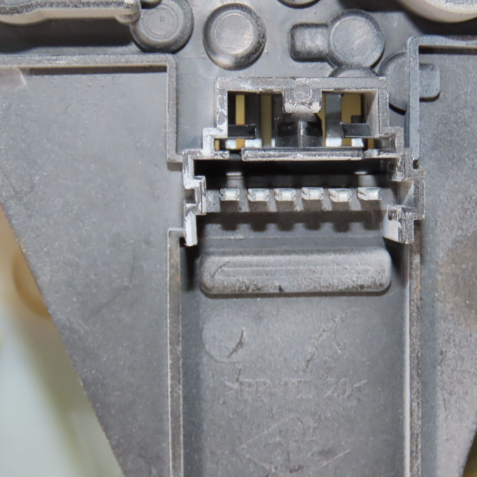 Feu arrière gauche occasion RENAULT MEGANE I Phase 1 11-1995->03-1999 1.6i 7701040608 3