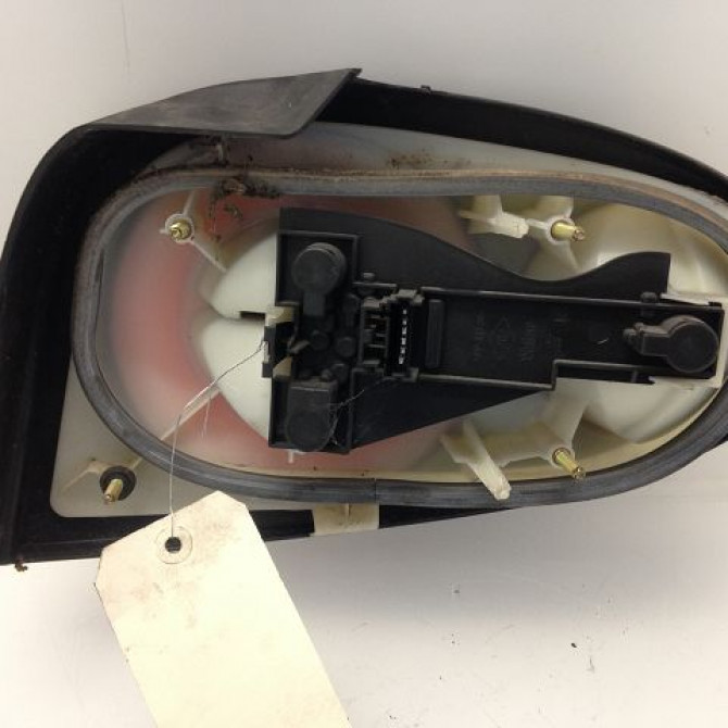 Feu arrière gauche occasion RENAULT MEGANE I Phase 1 11-1995->03-1999 1.6 7701040608 2