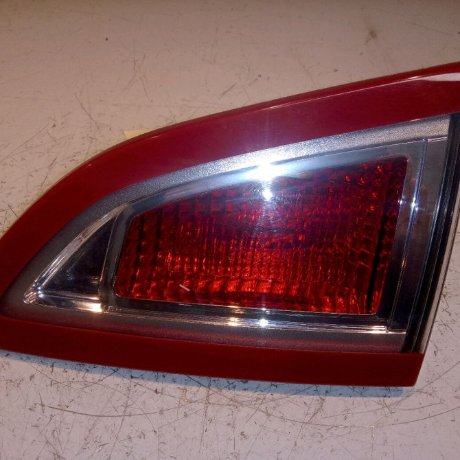 Feu arrière intérieur droit occasion RENAULT SCENIC III Phase 1 04-2009->11-2011 1.5 DCI 110ch 265500018R 1