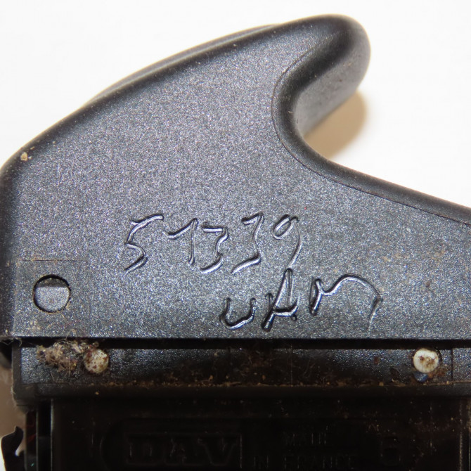 Commande lève-glace porte avant droite occasion RENAULT KANGOO I Phase 1 09-1997->06-2003 1.5 DCI 8v 80ch 8200090316 4