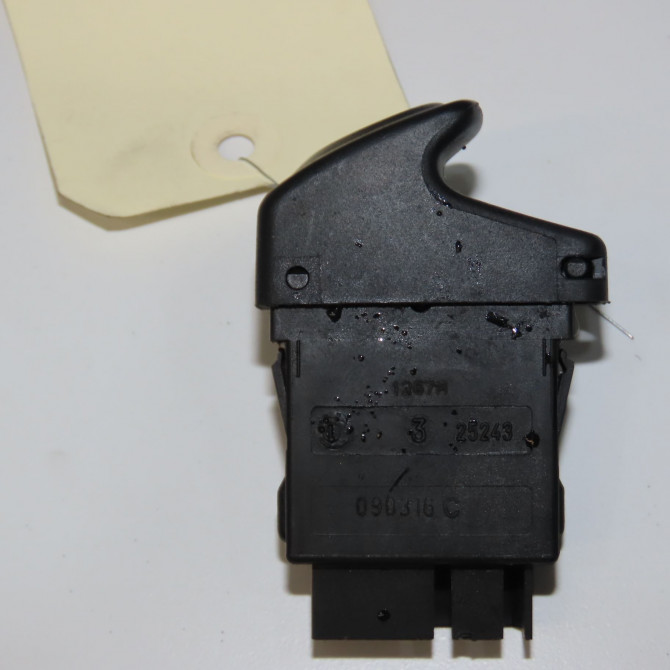 Commande lève-glace porte avant gauche occasion RENAULT KANGOO I Phase 1 09-1997->06-2003 1.9 DTI 8v 80ch 8200090327 2