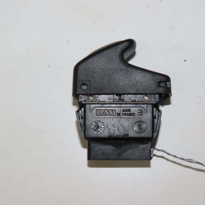 Commande lève-glace porte avant droite occasion RENAULT KANGOO I Phase 1 09-1997->06-2003 1.9 DTI 8v 80ch 8200090316 2
