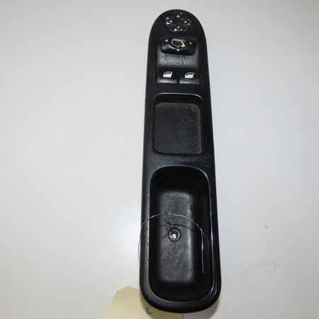 Commande lève-glace porte avant gauche occasion PEUGEOT 207 Phase 1 04-2006->06-2013 1.6 HDI 8v 92ch 6490EK