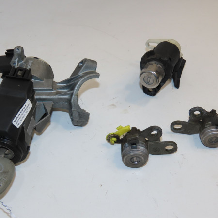 Kit serrures + antivol occasion TOYOTA YARIS I Phase 2 03-2003->12-2005 1.3i 87ch 897080D010